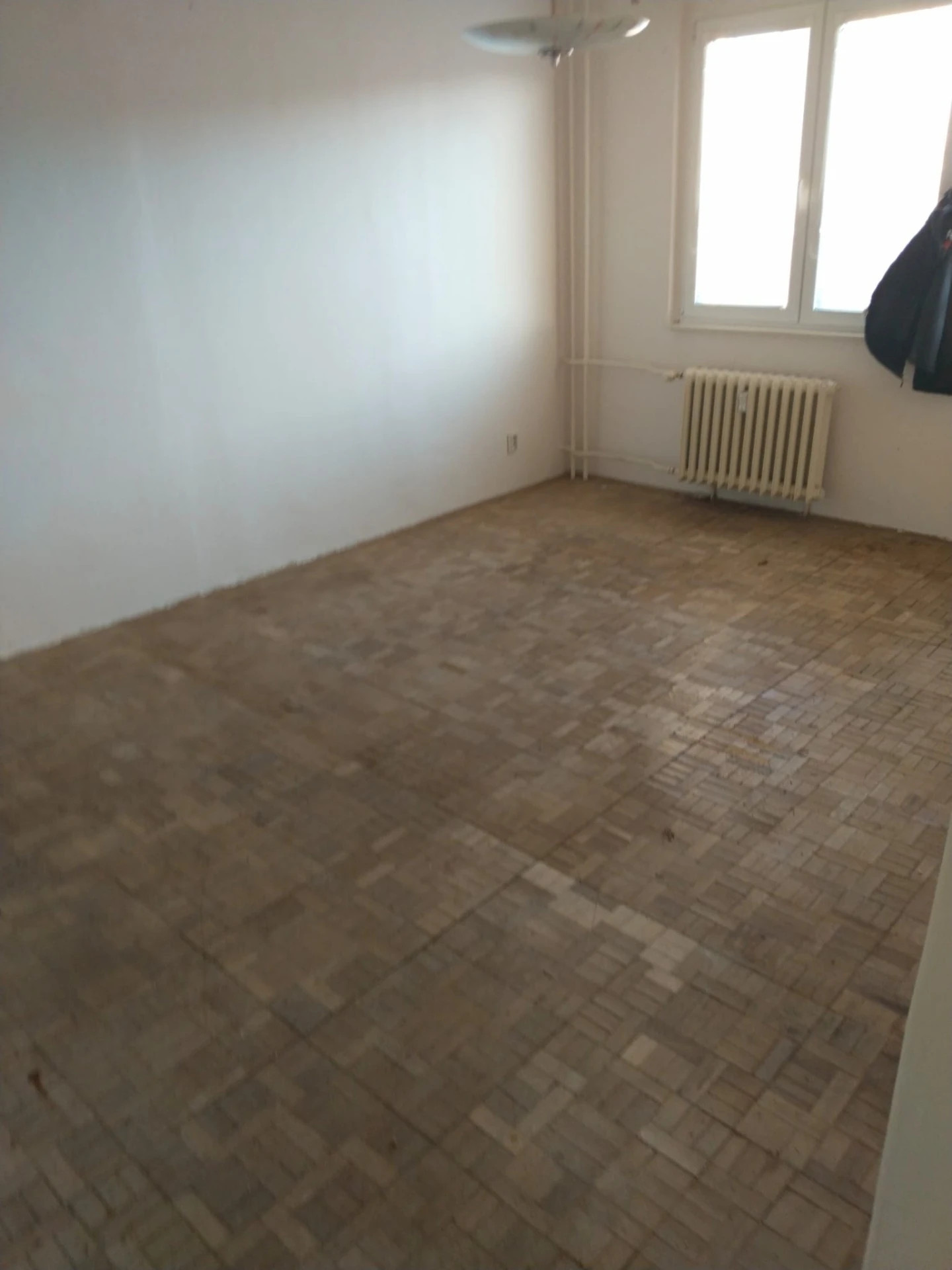 čistý prázdný interiér po vyklízení